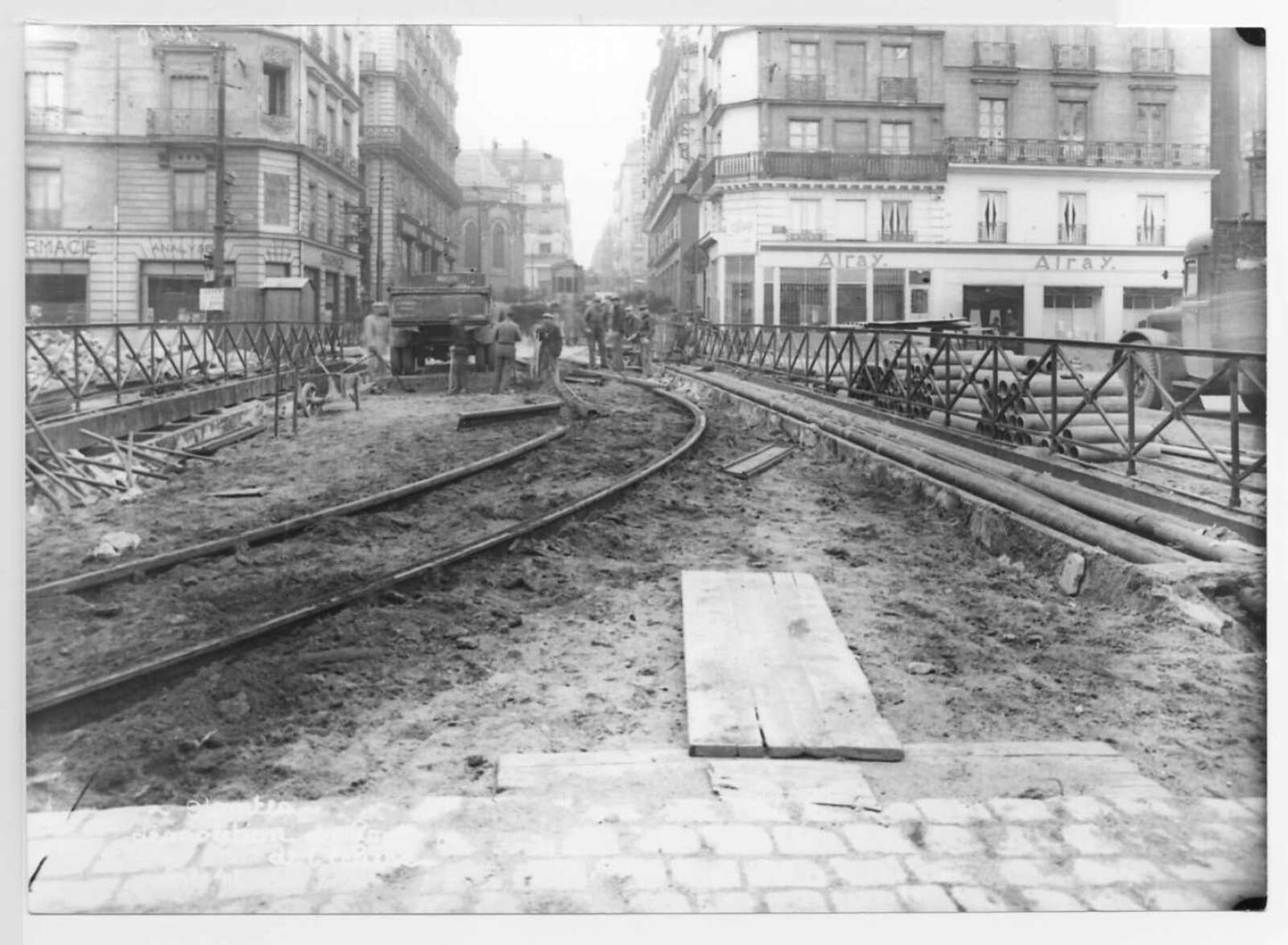 Démolition du pont de l'Écluse lors du comblement de l'Erdre