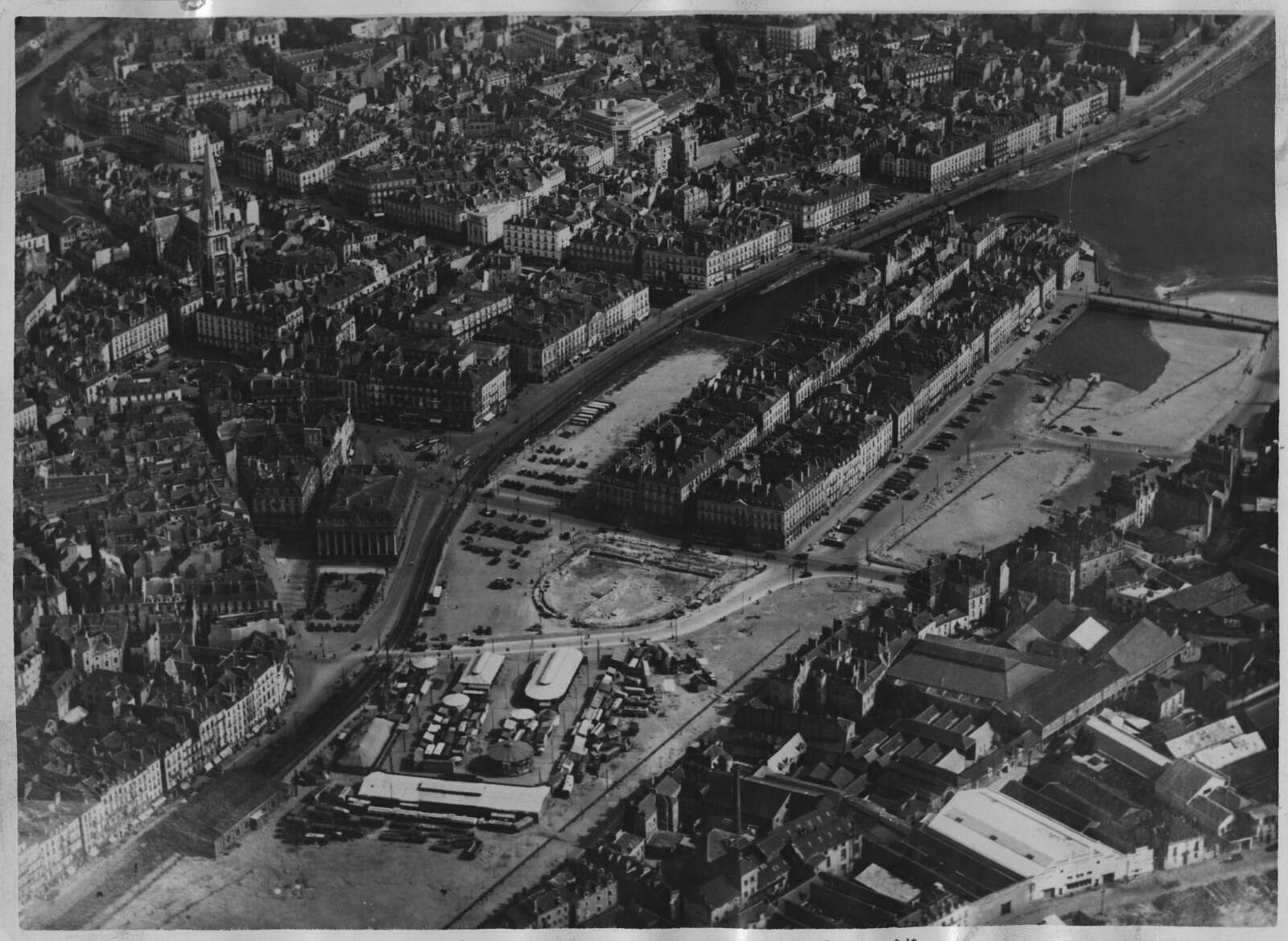 Fête foraine installée dans l’ancien bras de la Loire comblé