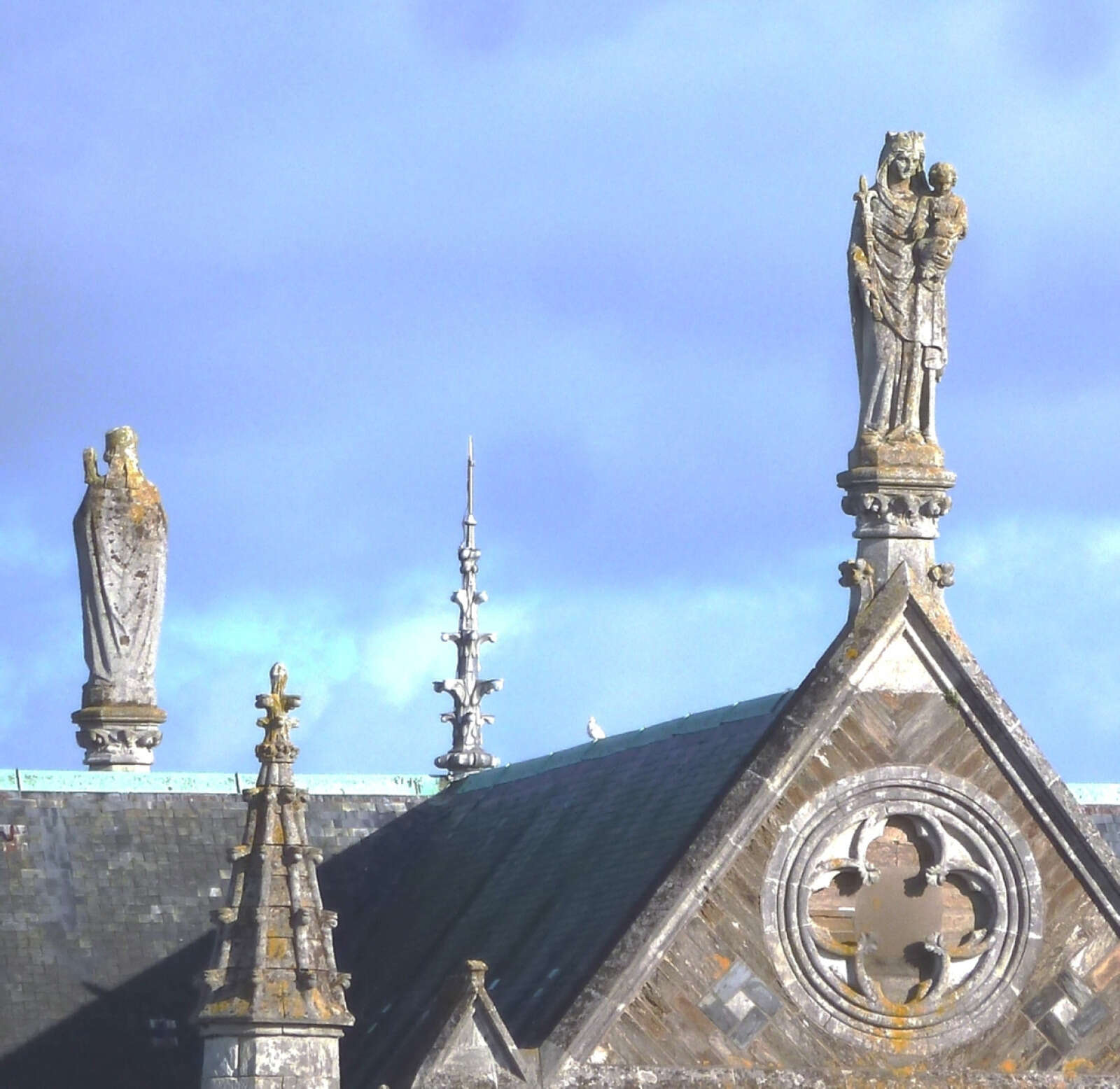 Sculptures figuratives extérieures de l&rsquo;église Saint-Similien