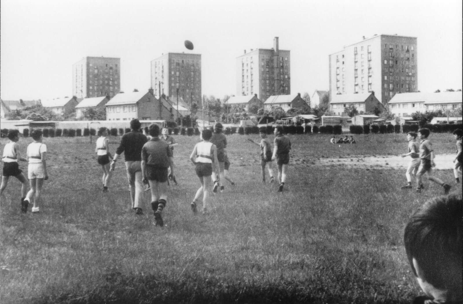 Match de jeunes rugbymen, au pied de la « cité cheminote » du Vieux Doulon, à deux pas de la gare de triage du Blottereau