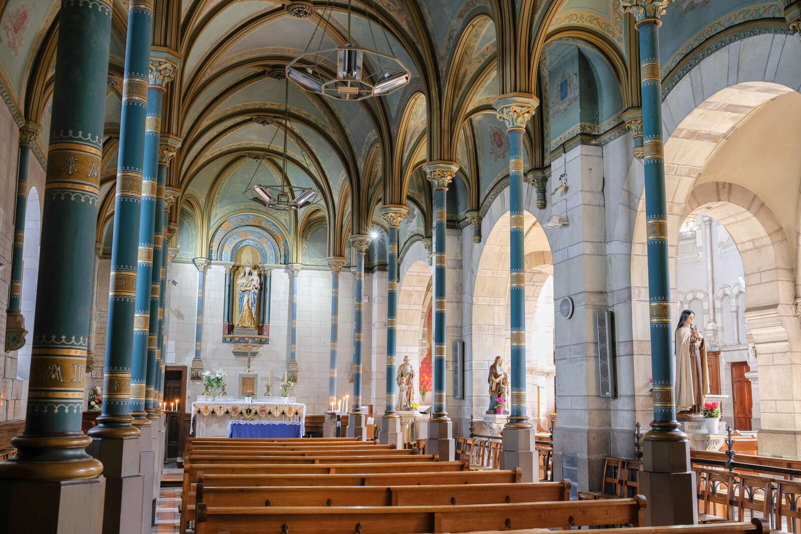 Intérieur de l'église Notre-Dame-de-Toutes-Aides