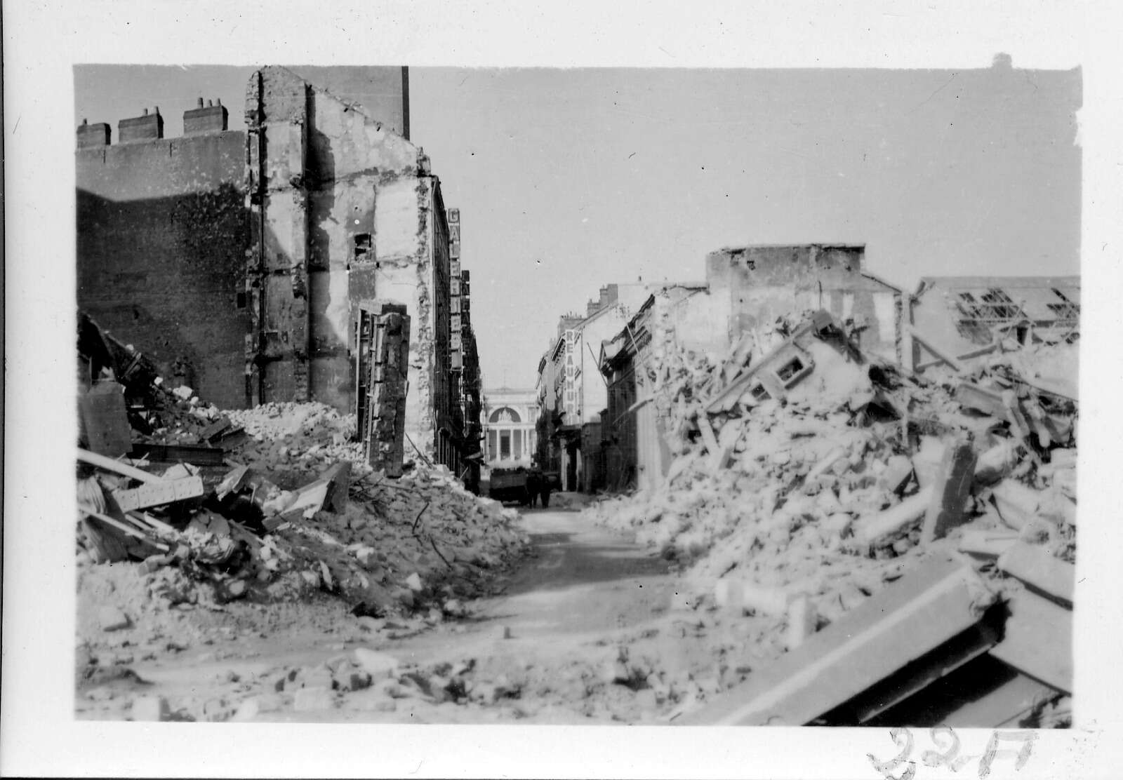 Immeubles détruits lors des bombardements rue Lafayette
