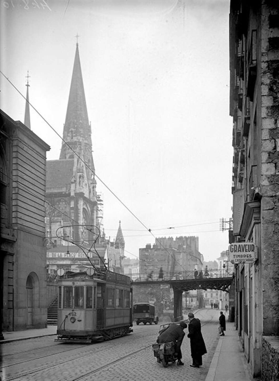 Rue de l'Arche Sèche, passage du tramway
