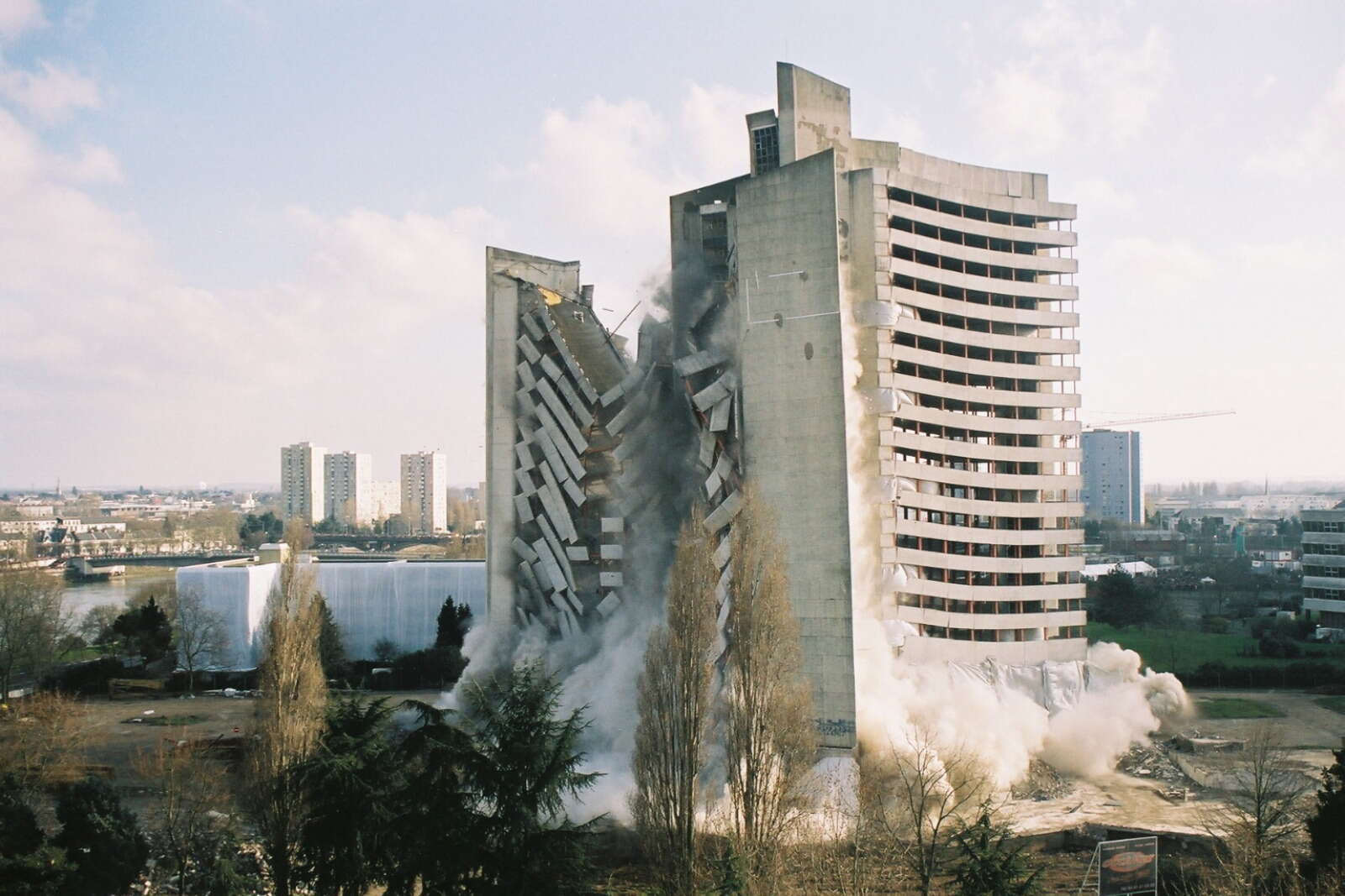 Implosion du tripode