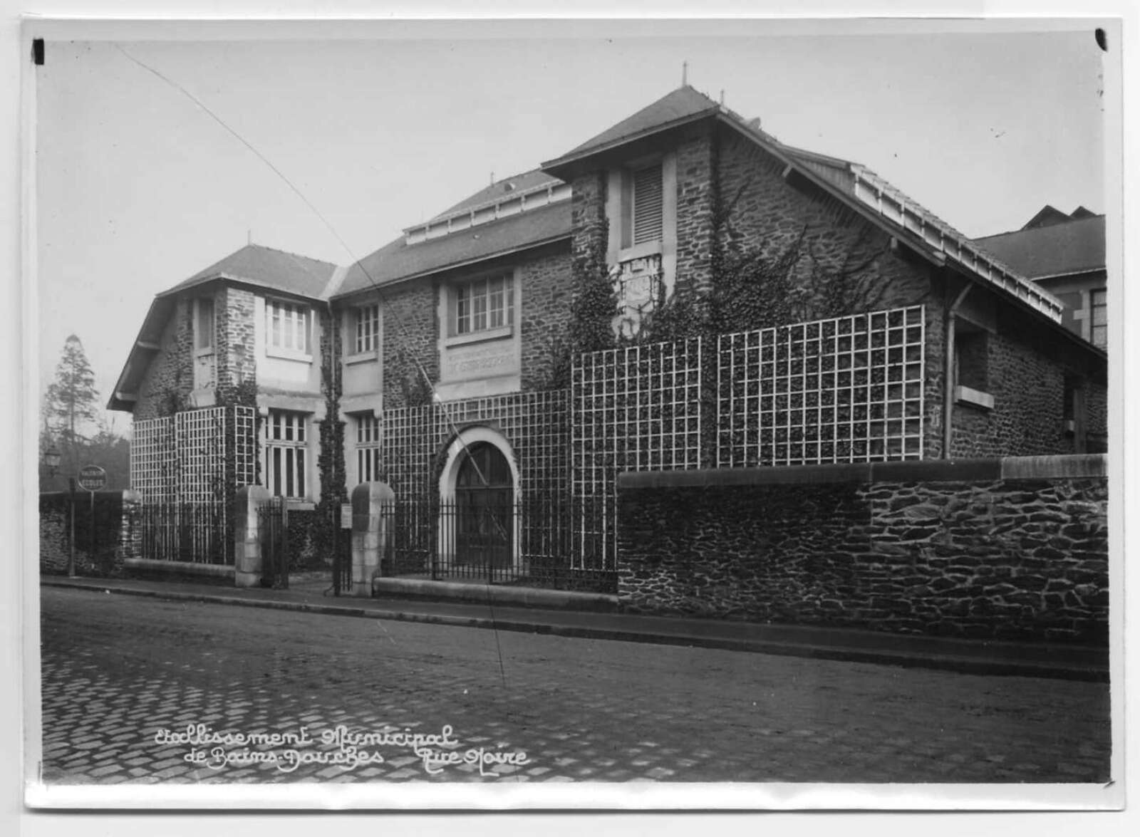 Anciens bains-douches et lavoirs de la rue Noire