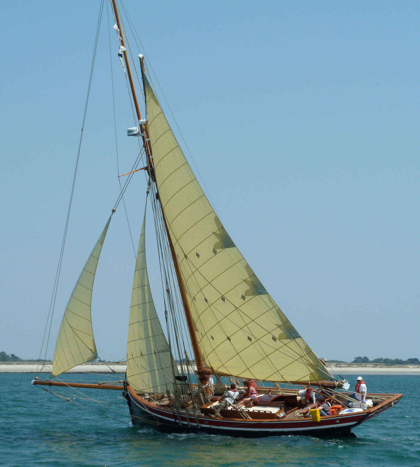 Le « Saint-Michel II » sous voiles