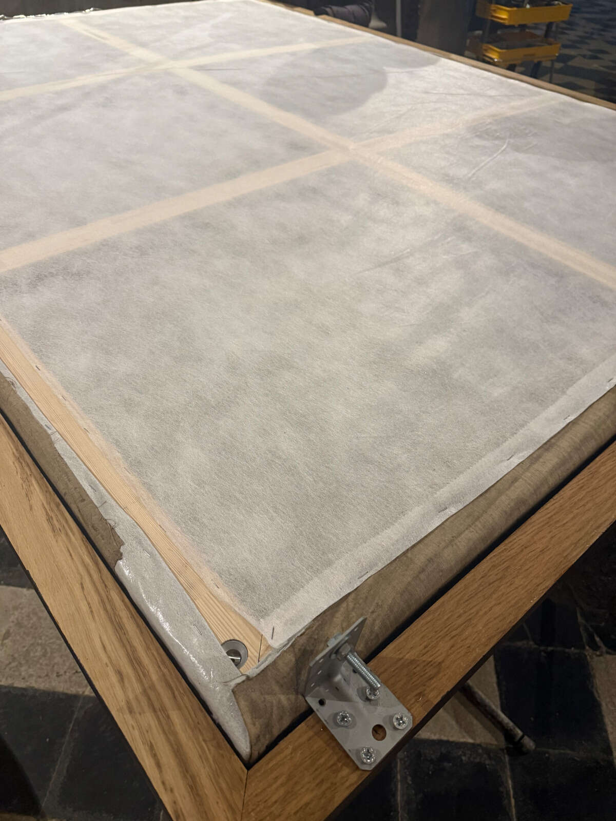 Dispositif d’accrochage et toile de protection