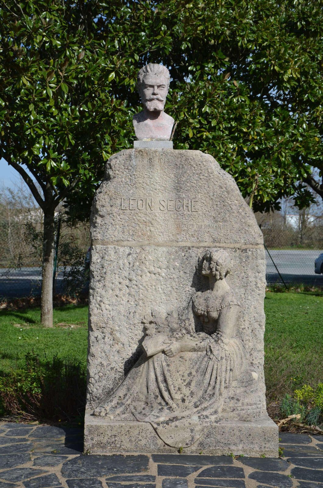 Stèle Léon Séché
