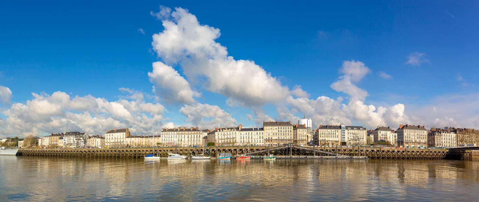Fronts urbains autour des rives de Loire