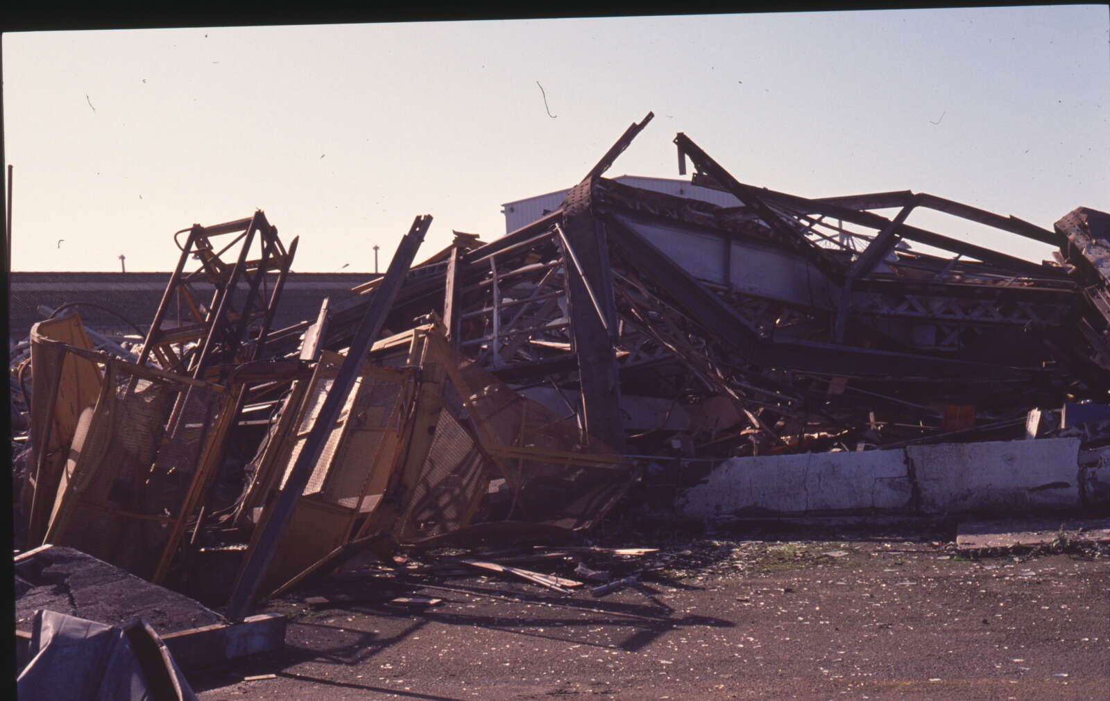 Destruction des bâtiments du chantier Dubigeon