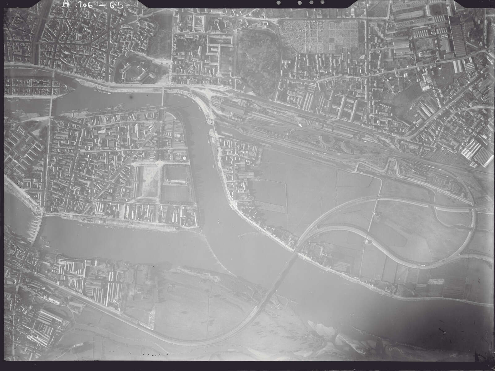 Photographie aérienne de la Loire nantaise