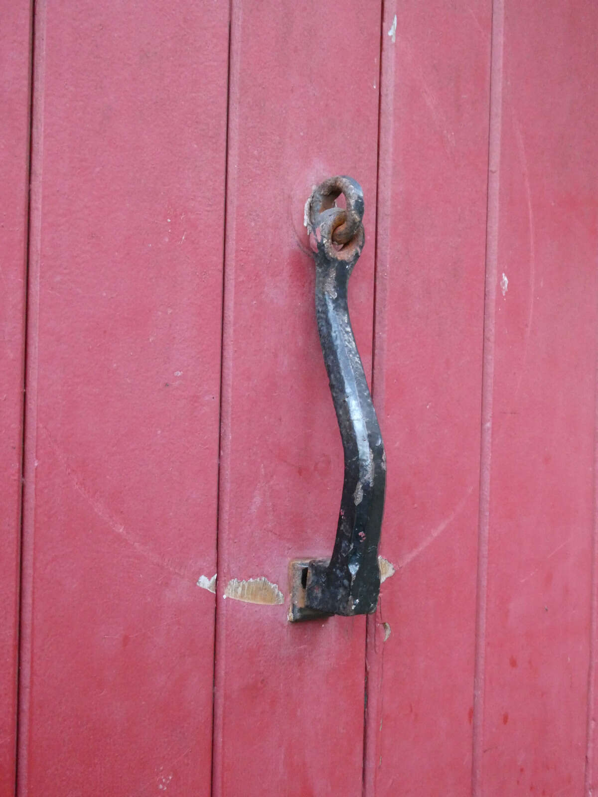 Heurtoir rustique en forme de marteau, rue Bossuet