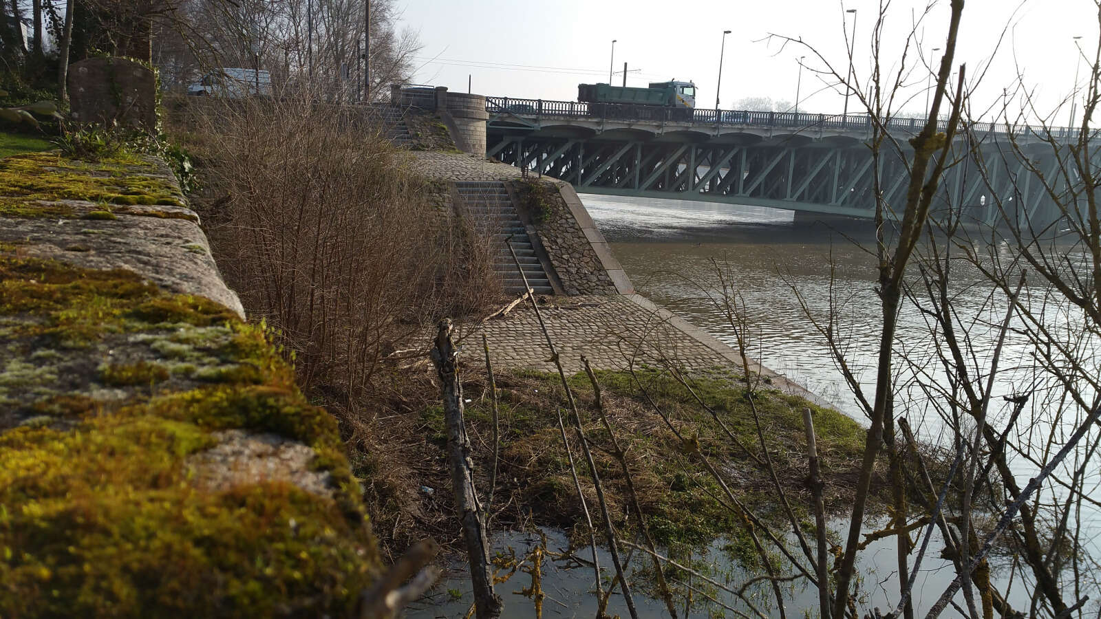 Mur de soutèment et cale au pont de Pirmil