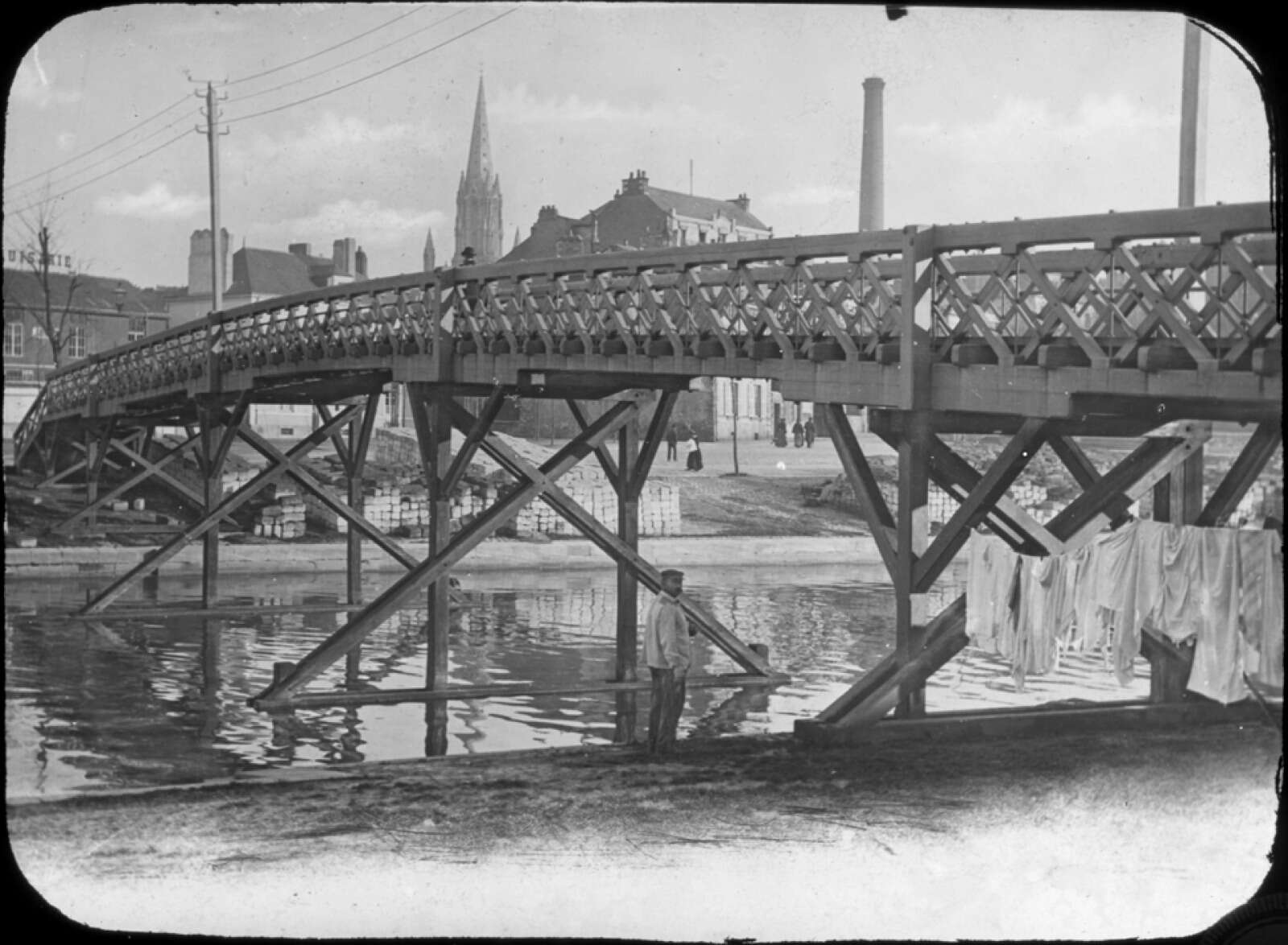 Passerelle en bois qui a précédé le pont Saint-Mihiel