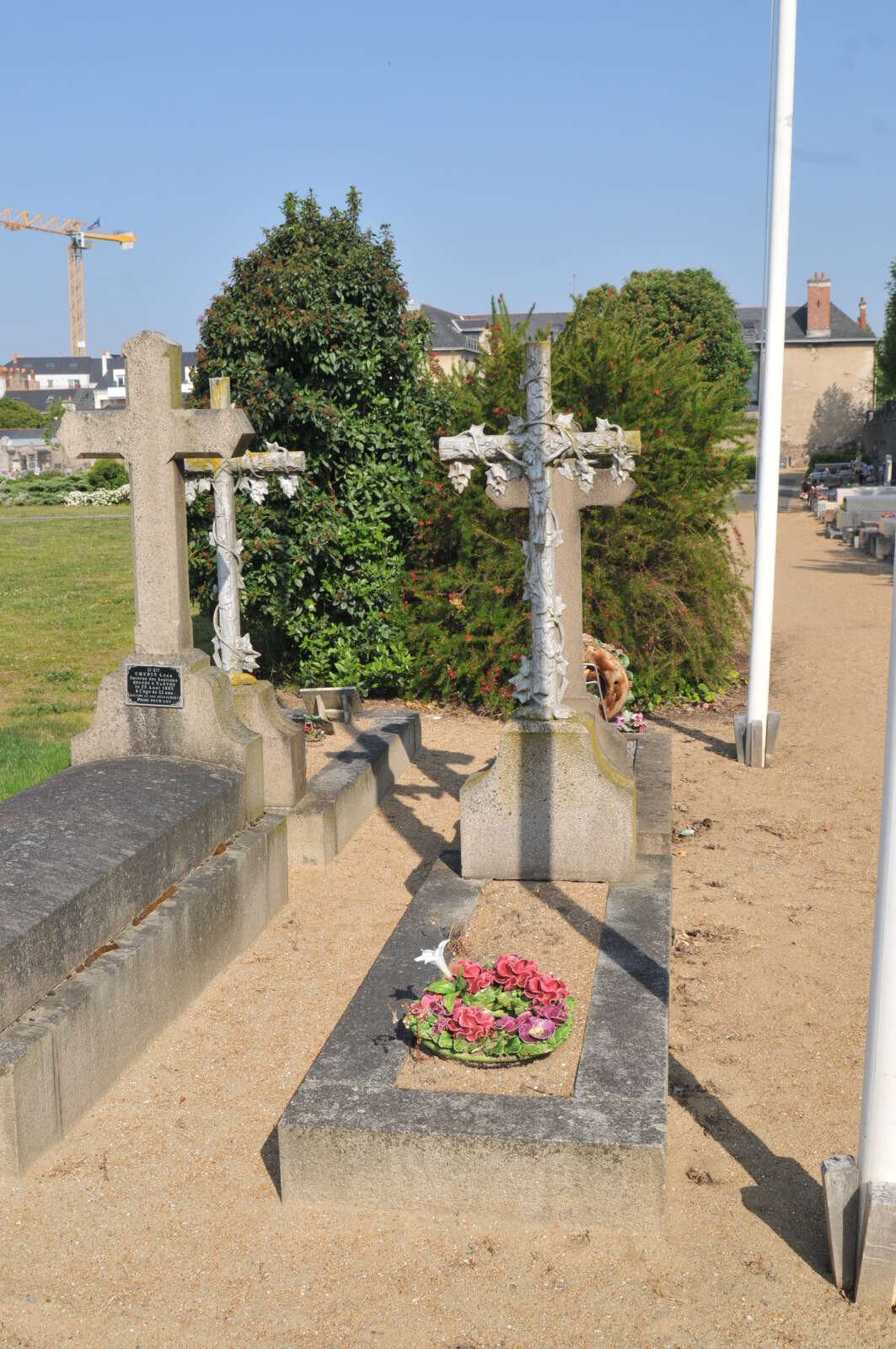 Section destinée à l’inhumation des victimes du devoir au cimetière Miséricorde