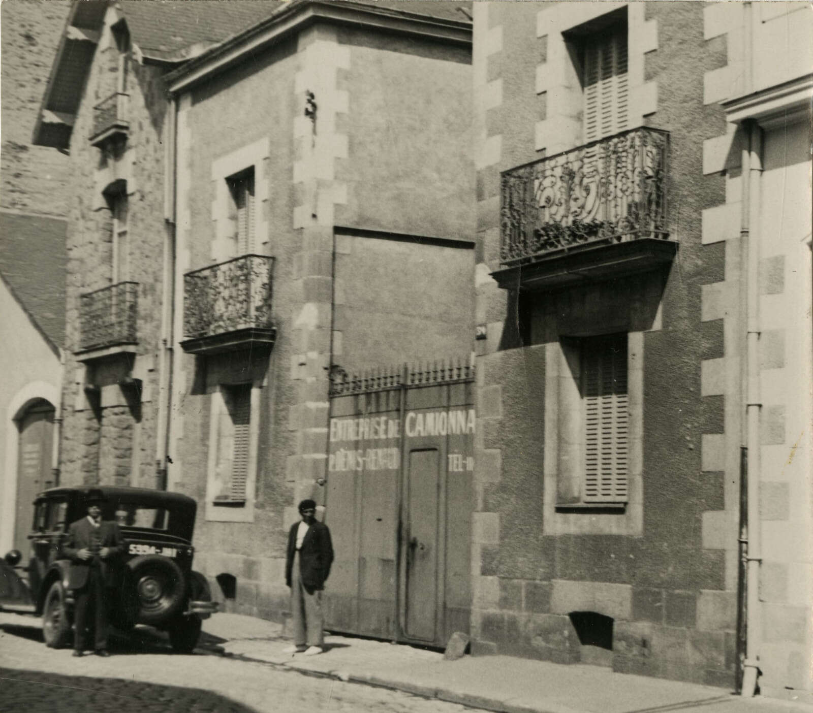Entrée de l'entreprise Denis-Renaud, 39 rue des Olivettes