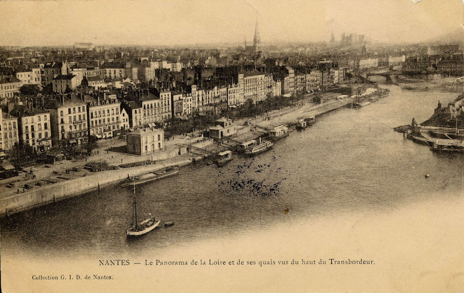 Panorama de la Loire et de ses quais vu du pont transbordeur de Nantes