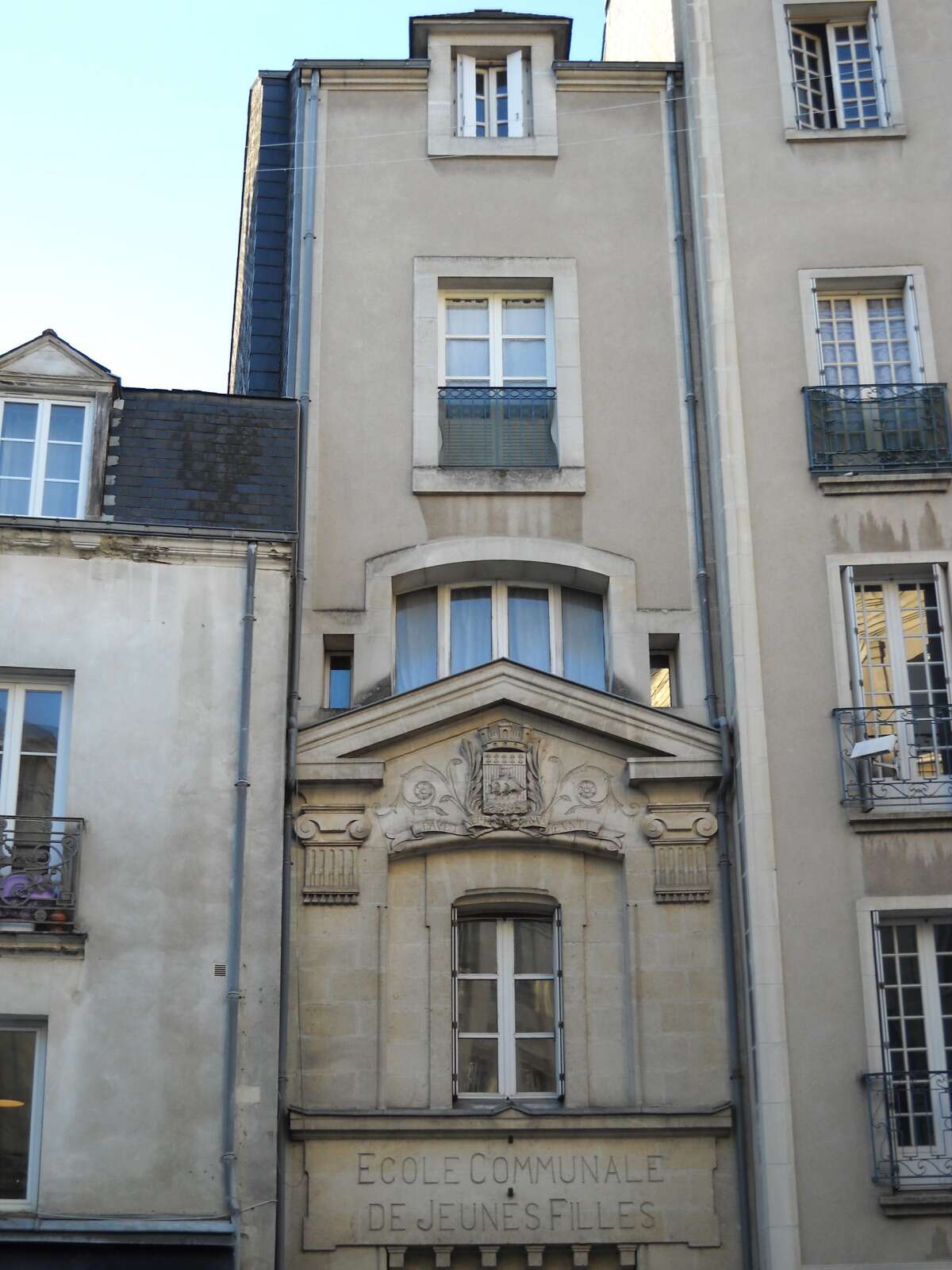 Entrée rue Léon Blum de l’école Léon Blum