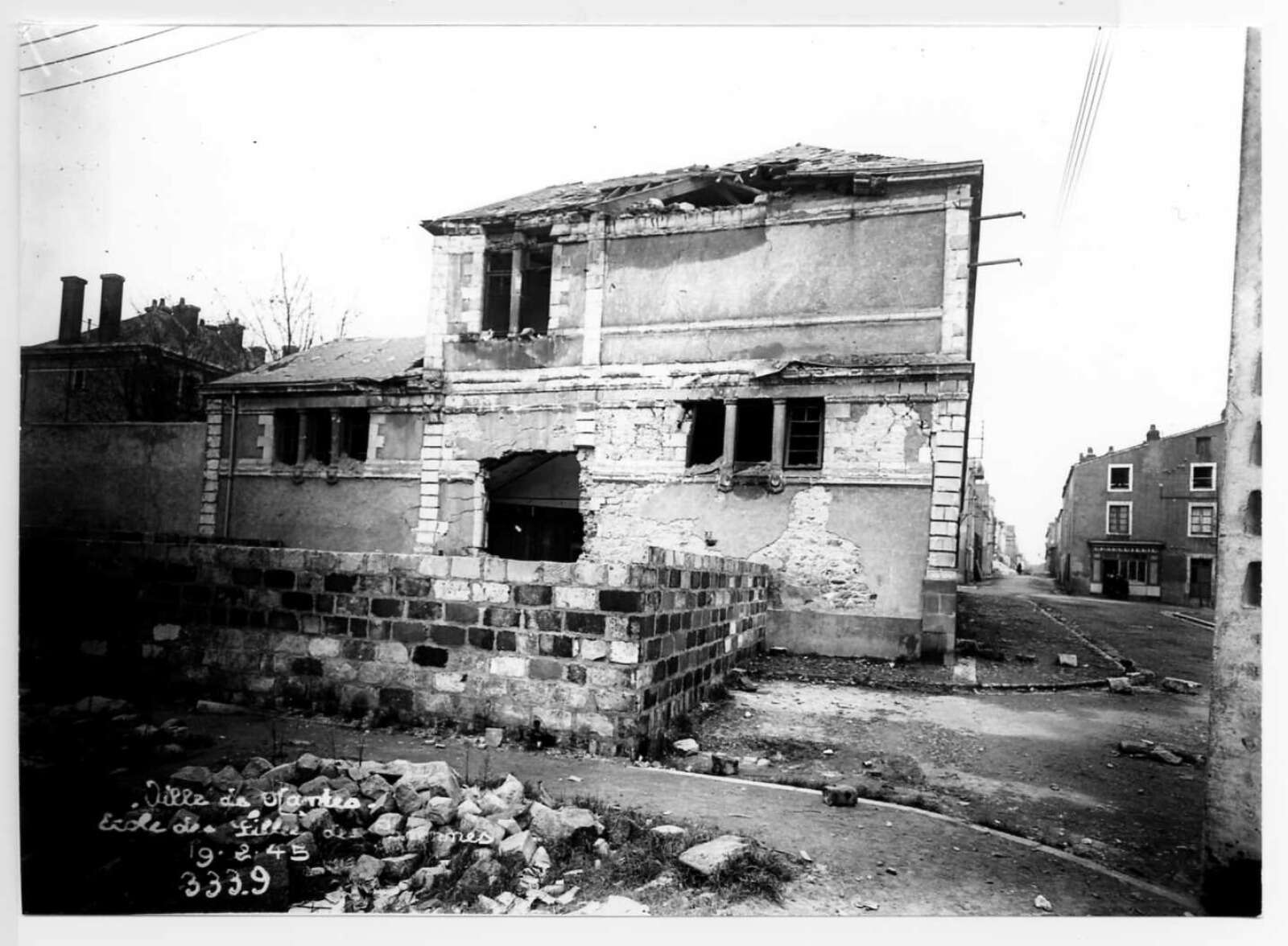 École de filles des Garennes après les bombardements