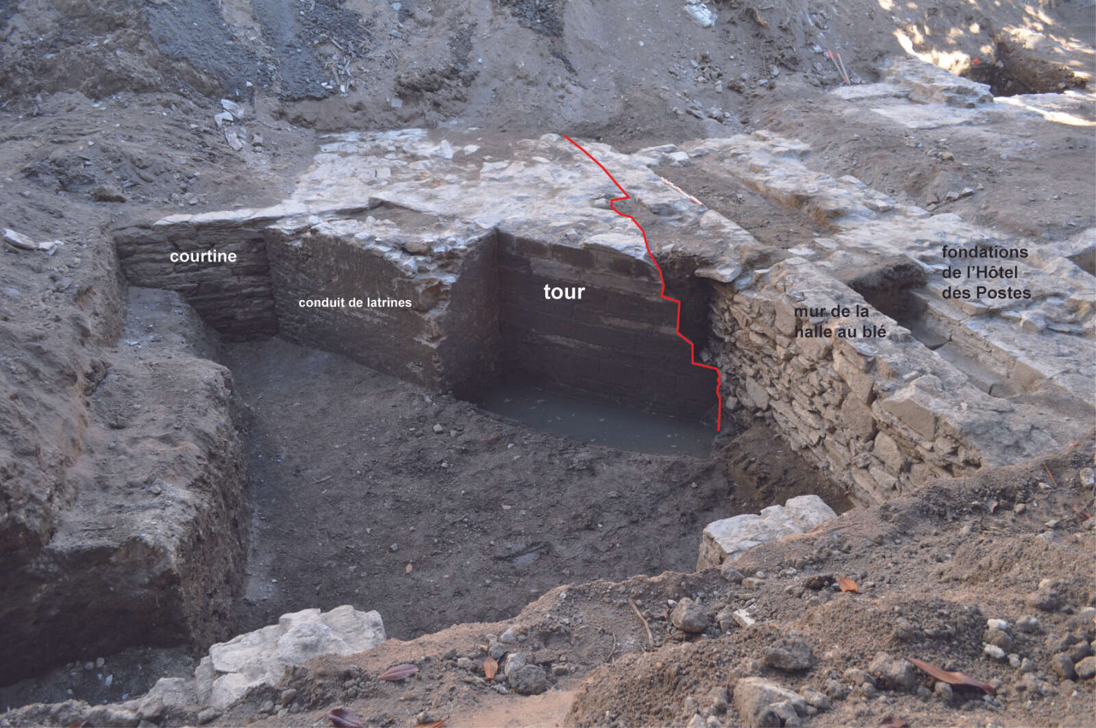 Vue générale des vestiges de la tour du Connétable