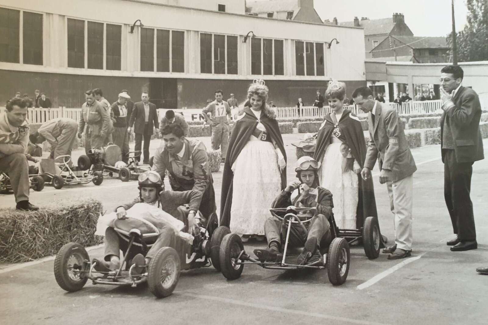 Vue des reines de Nantes présentes lors du départ de la course de Karting