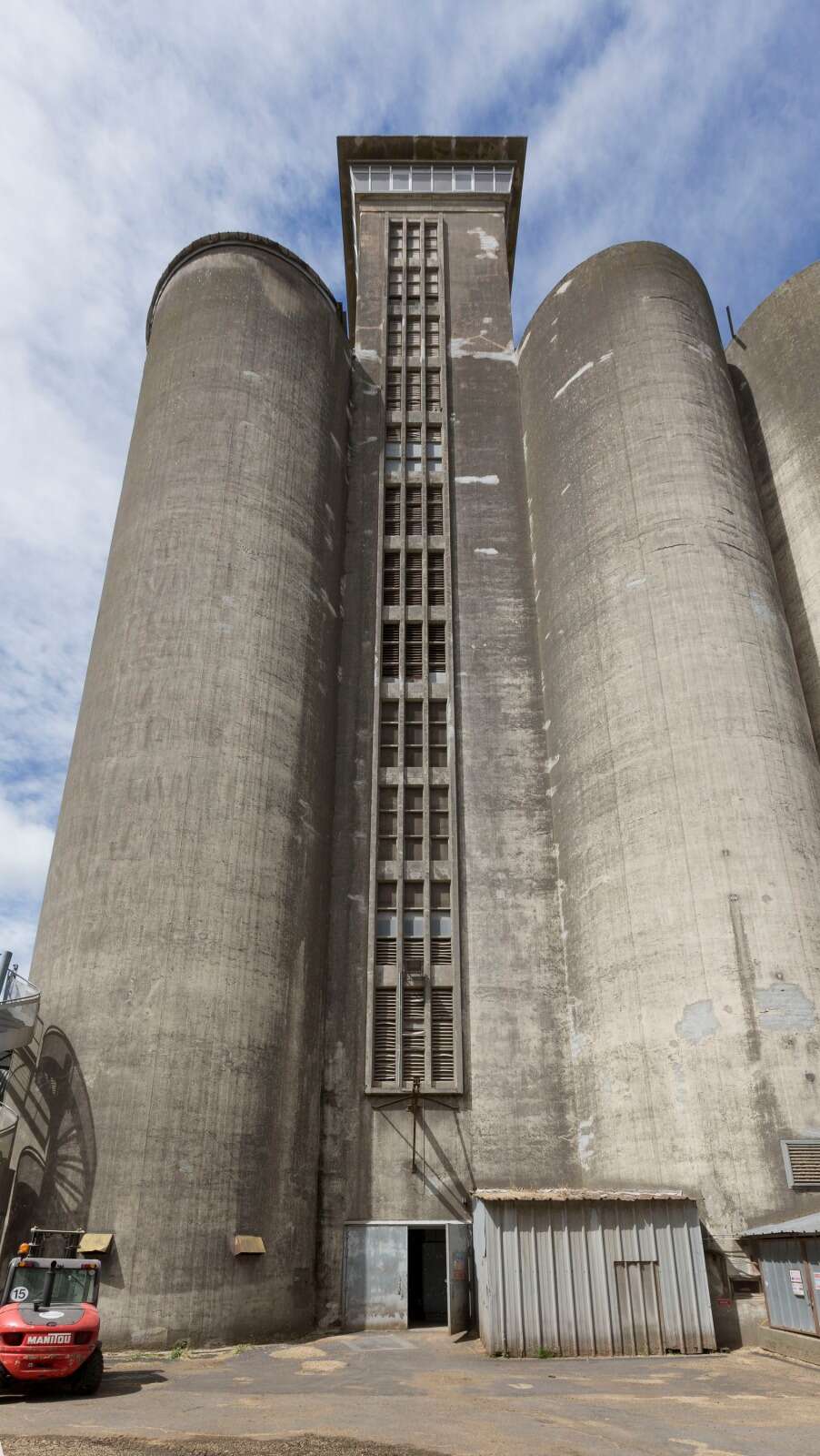 Tour élévatoire des silos portuaires d'exportation de céréales