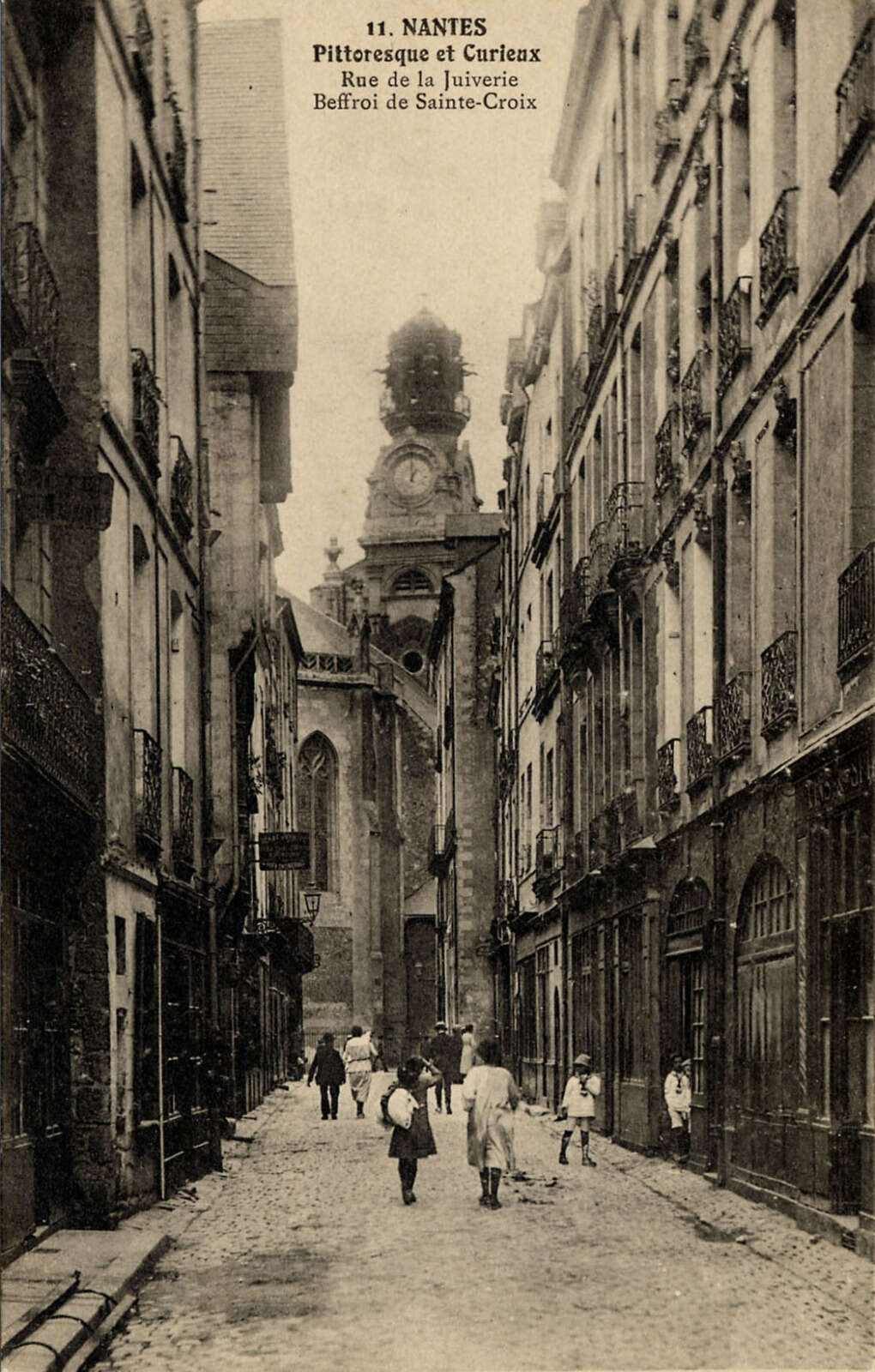 Rue de la Juiverie et Beffroi de Sainte-Croix