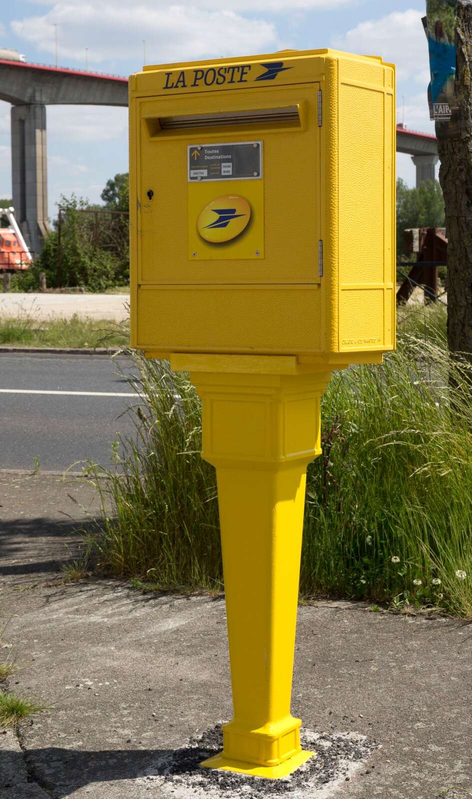 Boîte aux lettres fabriquée par la fonderie Dejoie dans le quartier de Roche-Maurice