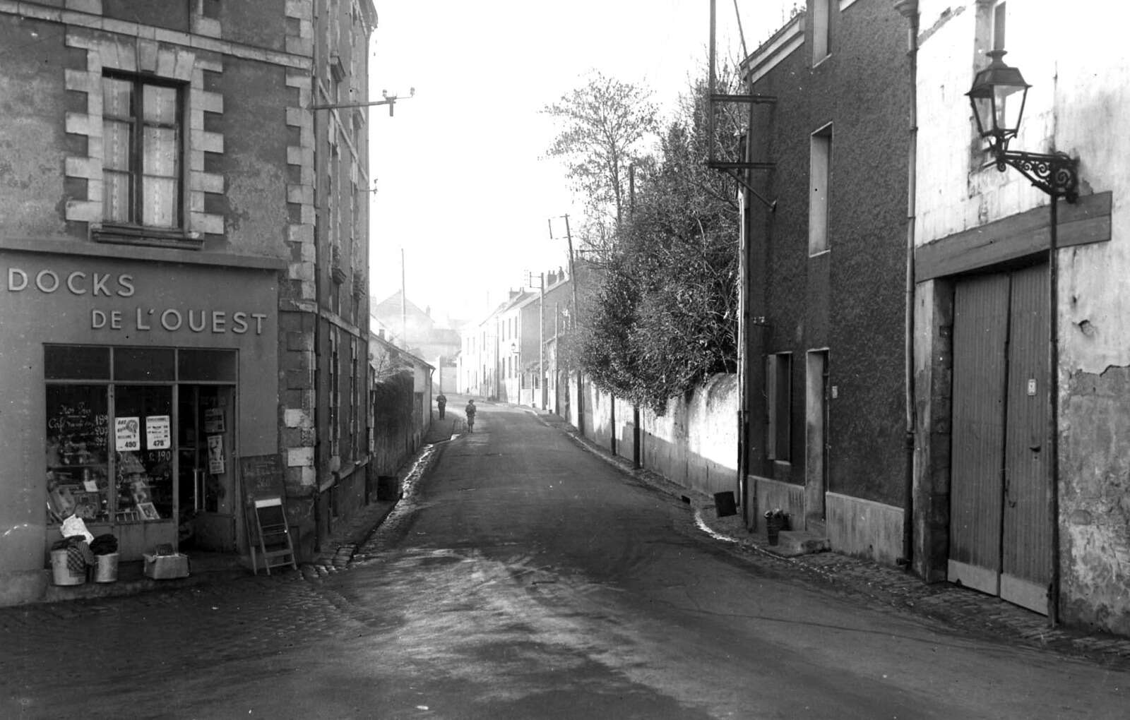 Magasin des Docks de l'Ouest, rue Amiral Duchaffault