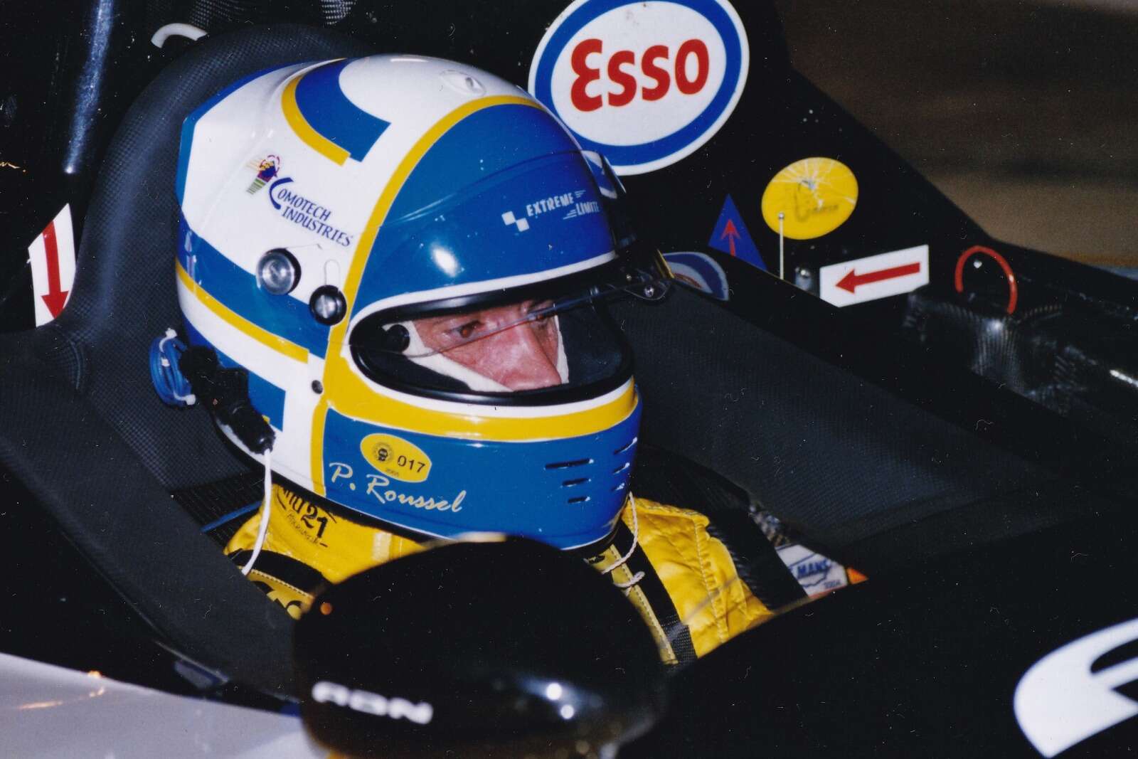 Vue de Patrice Roussel dans sa voiture, lors des 24 heures du Mans en 2005