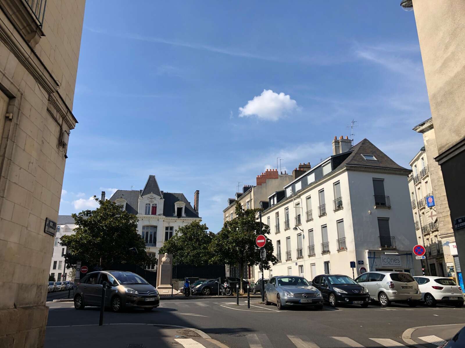 Place Eugène-Livet