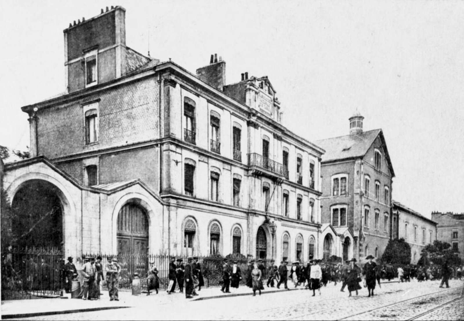 Sortie du travail devant la manufacture des tabacs