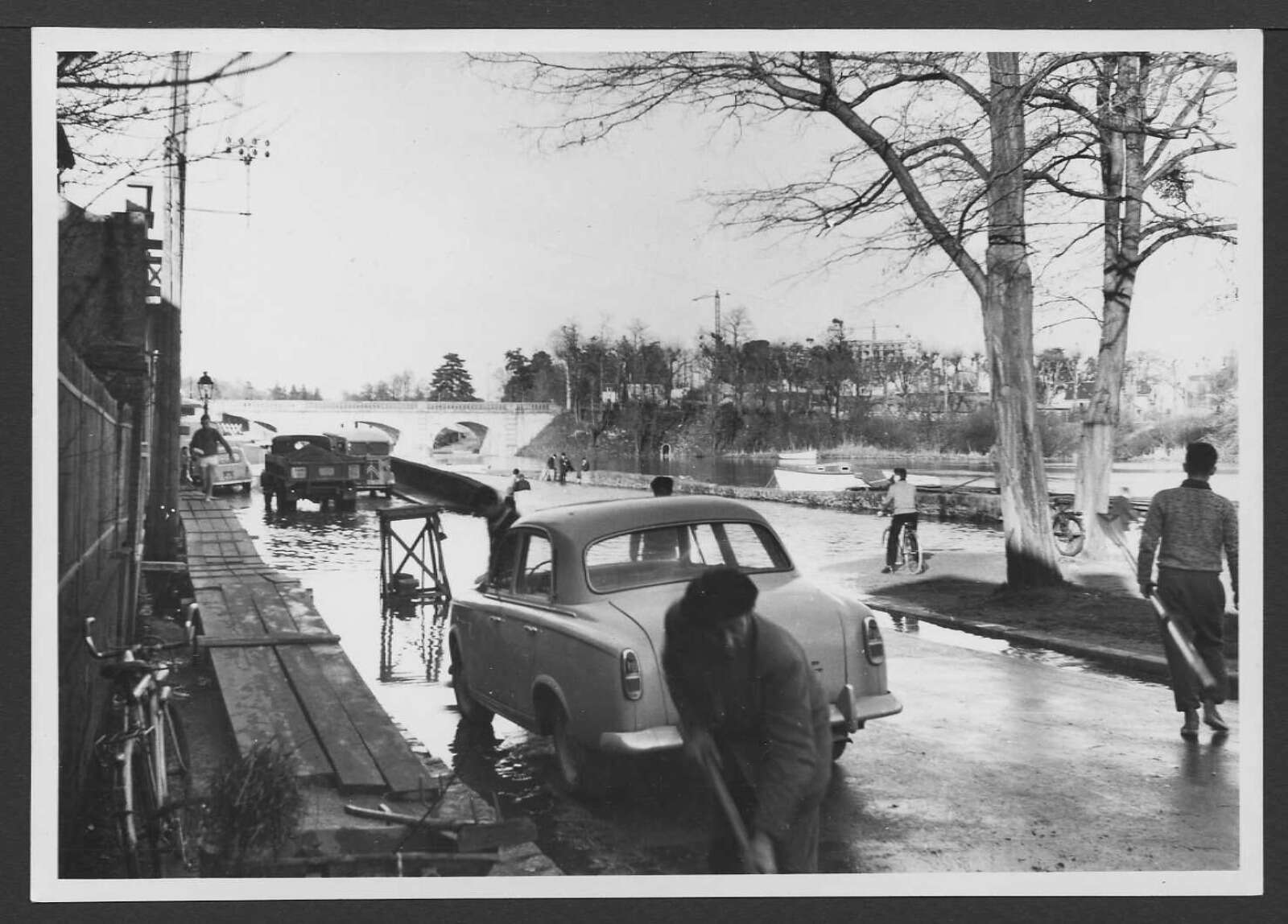 Inondation du boulevard Van Iseghem, avec le pont de la Tortière en arrière-plan
