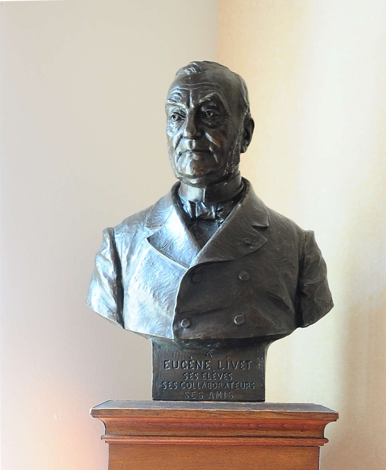 Buste d’Eugène Livet