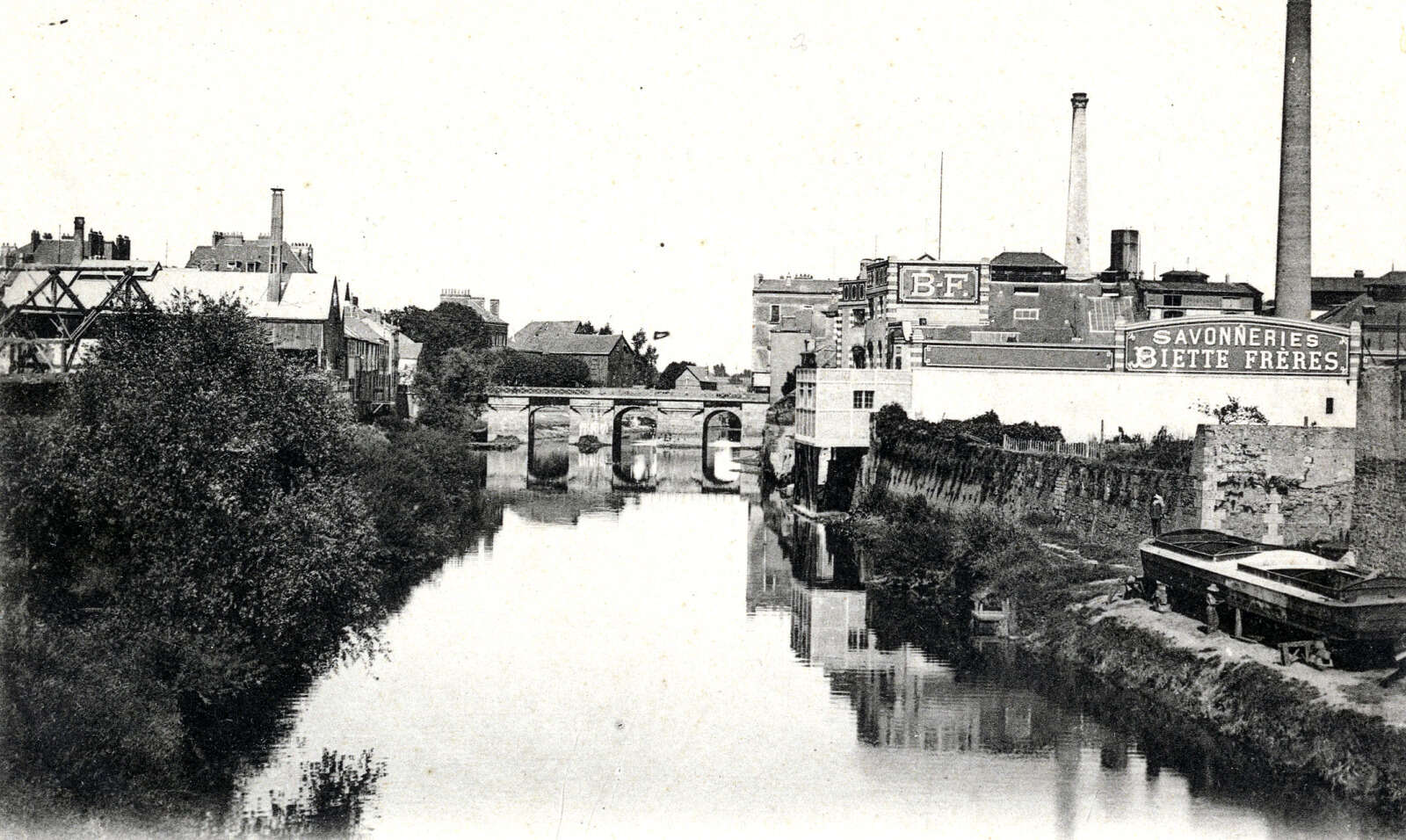 Industries aux abords de la boire de Toussaint