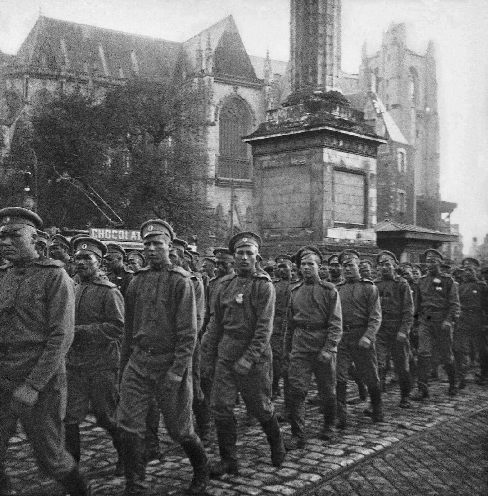26 août 1916 : défilé de soldats russes à Nantes