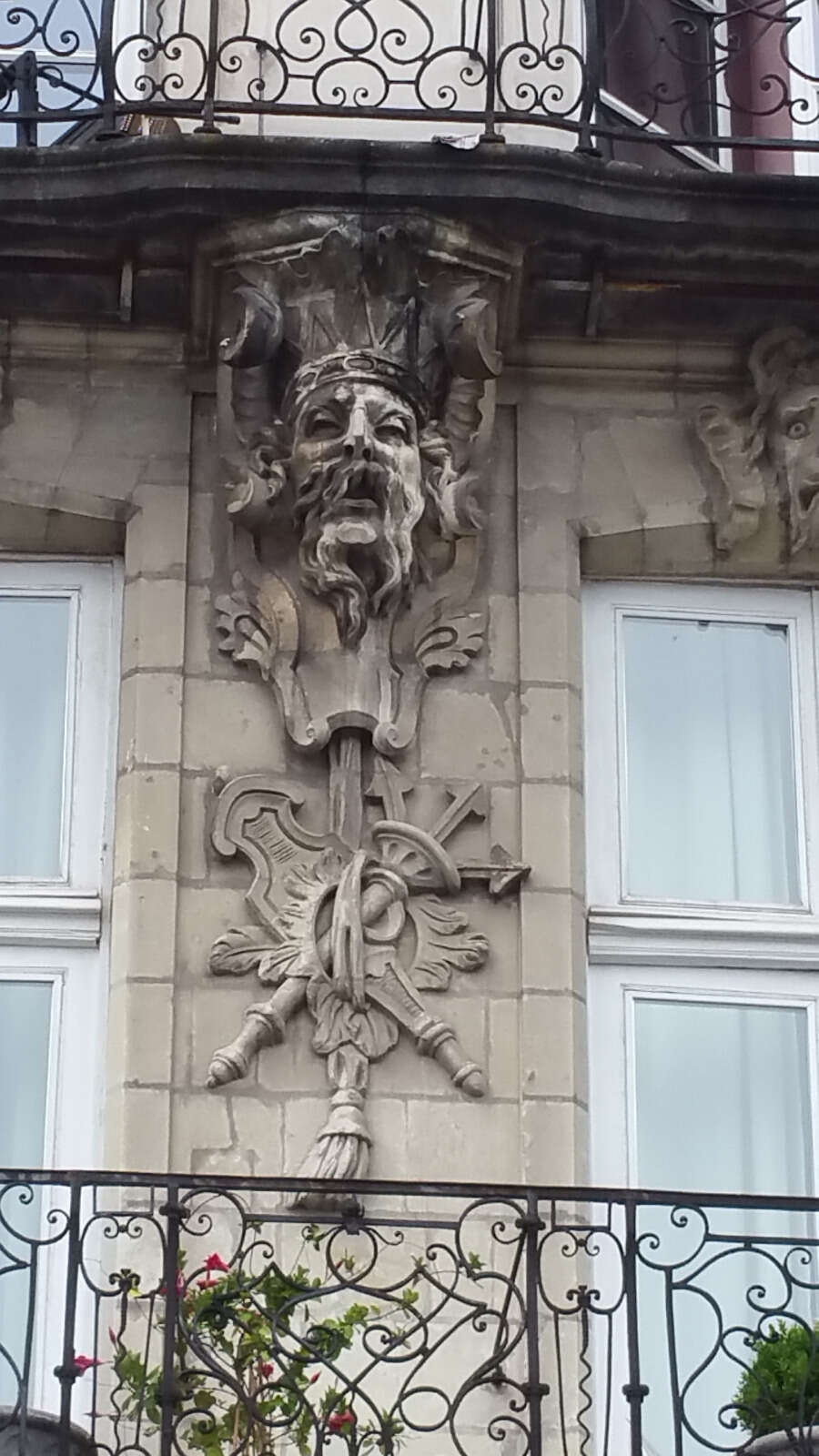 Détail du mascaron représentant le Dieu Océan