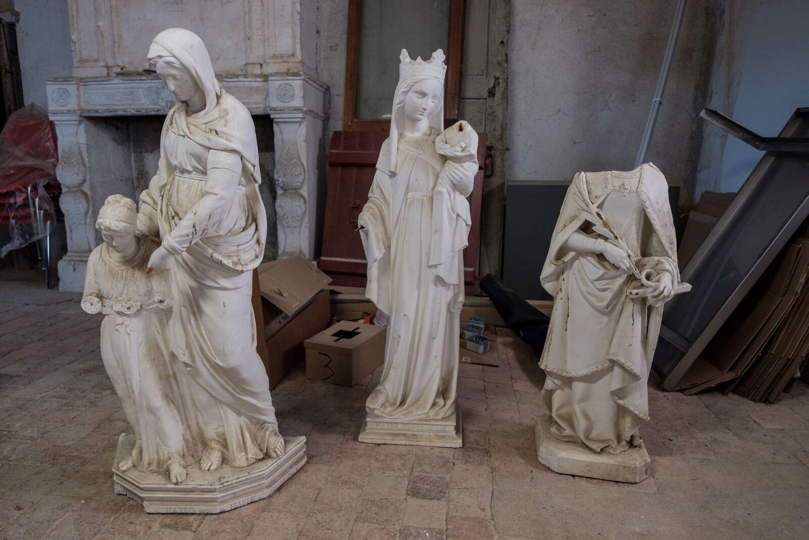 Statues déposées de la chapelle de la Chantrerie