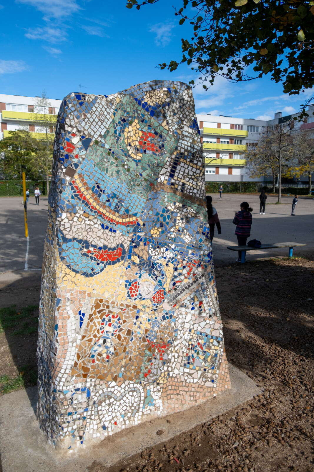 Oeuvre sculptée du 1% culturel, Scripta manent au groupe scolaire Jean-Zay