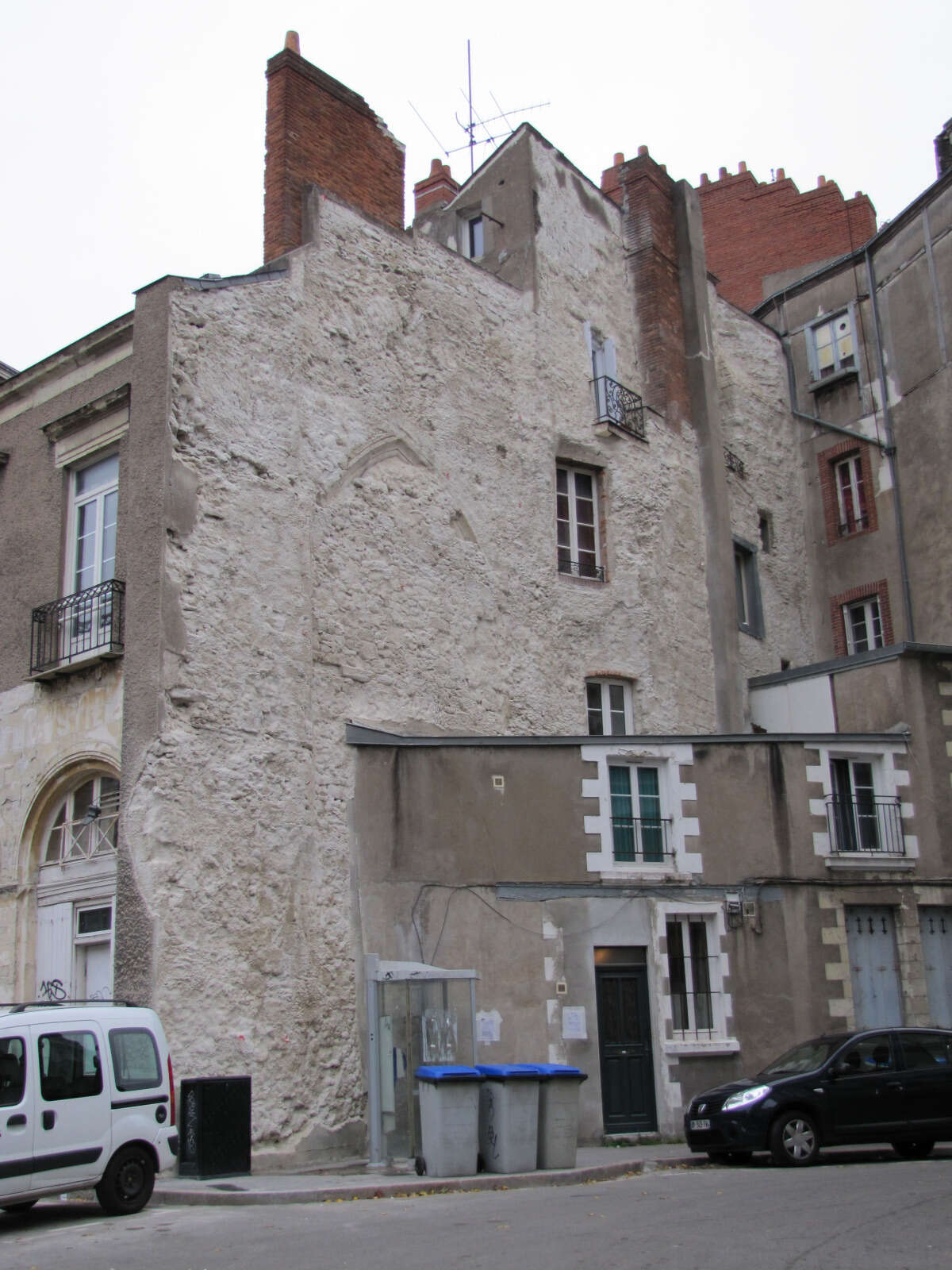 Façade de la collégiale Notre-Dame