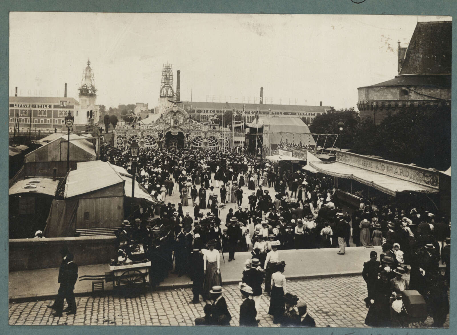 Foire d’été sur la place de la Duchesse-Anne
