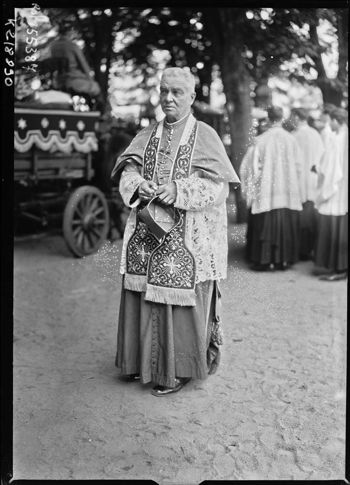 Monseigneur Eugène Le Fer de La Motte, évêque de Nantes, aux obsèques des victimes du naufrage du « Saint-Philibert »