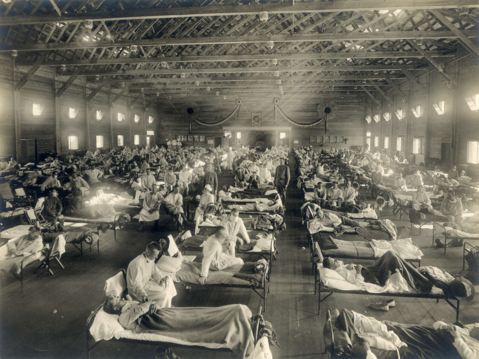 Soldats américains dans un hôpital d’urgence pendant l’épidémie de grippe espagnole