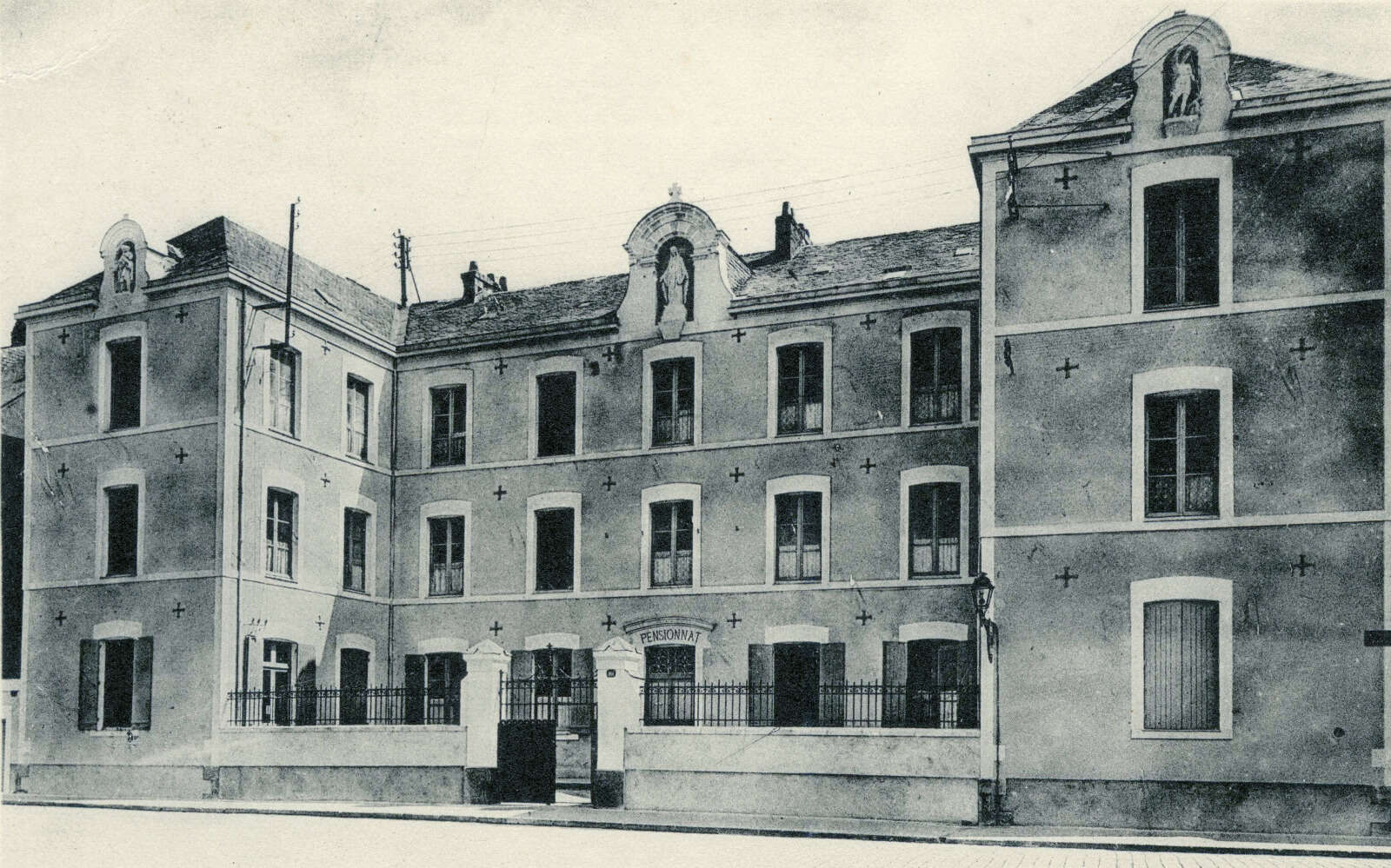 Façade du pensionnat Sainte-Madeleine
