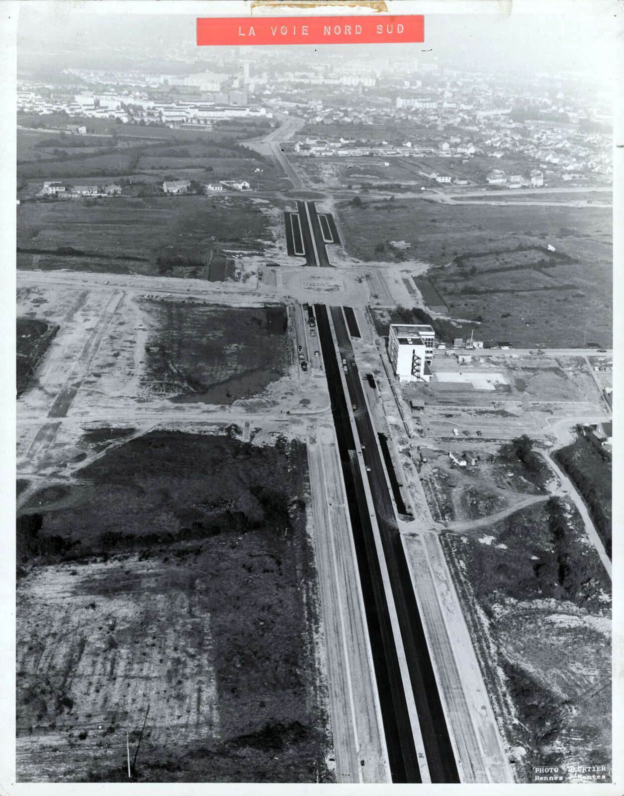Photographie aérienne de la ZUP Nantes-Saint-Herblain en construction