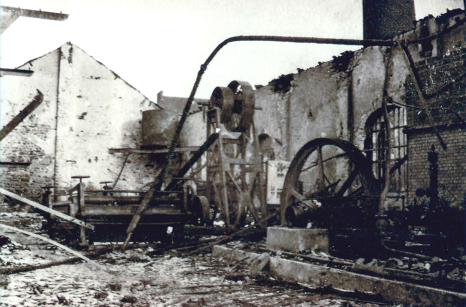 Décombres de l’incendie de la Manufacture Mazettier