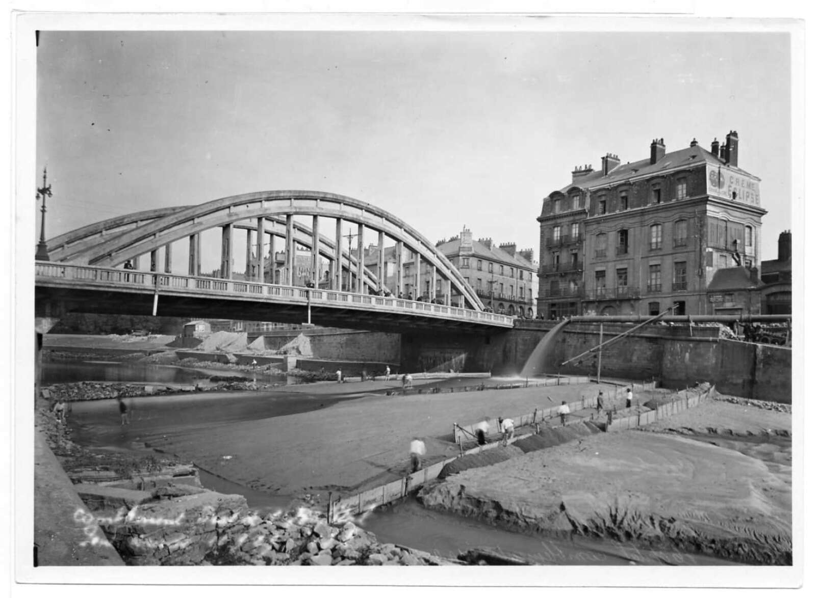 Comblement du bras de l'Hôpital au niveau du pont Maudit