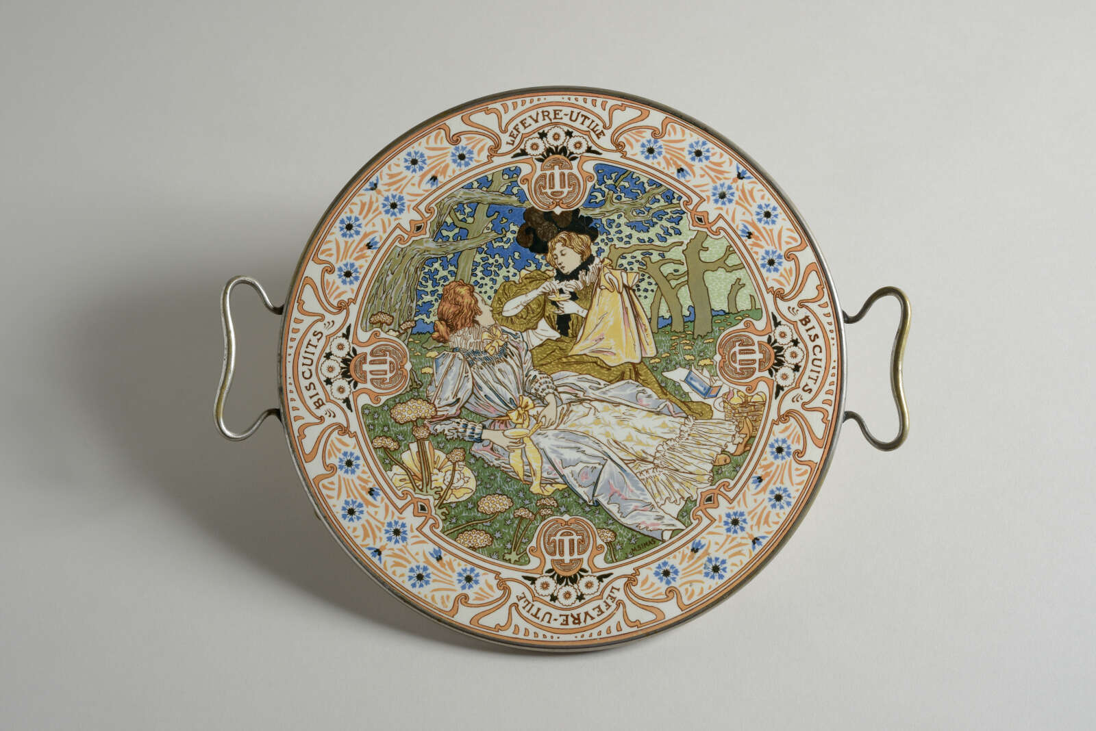 Plateau pour gâteau nantais représentant « Five o’clock sur l’herbe » d’Eugène Martial Simas