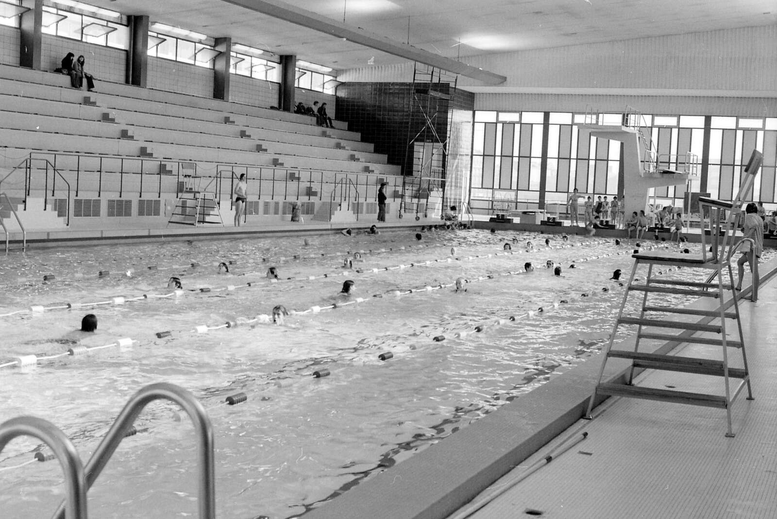 Grand bassin de la piscine Léo Lagrange, île Gloriette