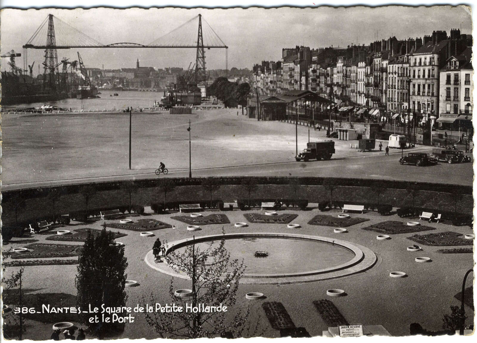 Square de la Petite-Hollande